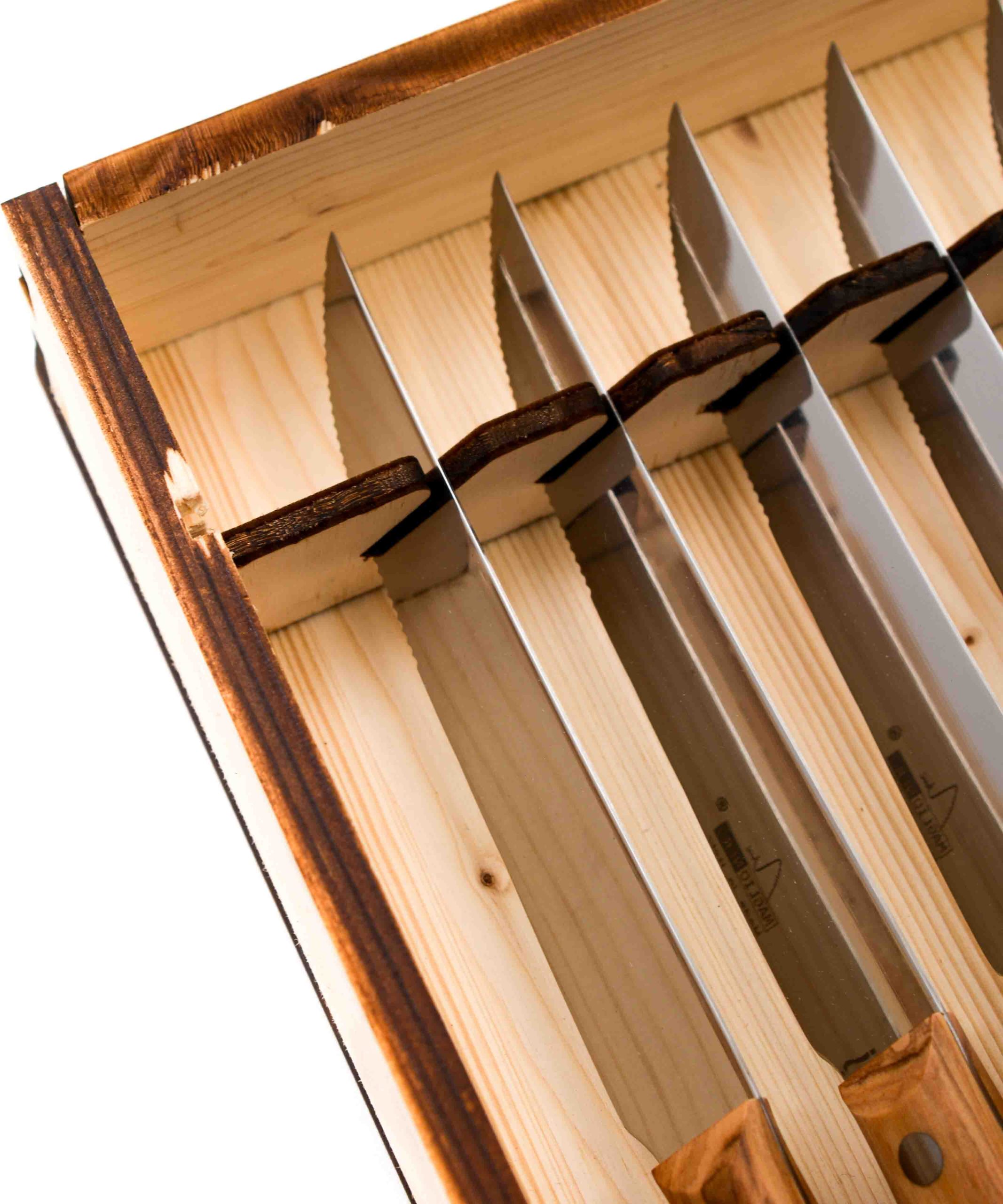 Maglio Nero Set da Bistecca 6pz Semidentato Ulivo coltellipersonalizzati.com 2 scaled 1.jpg Maglio Nero Set da Bistecca 6pz Semidentato Ulivo coltellipersonalizzati.com 2 scaled 1.jpg